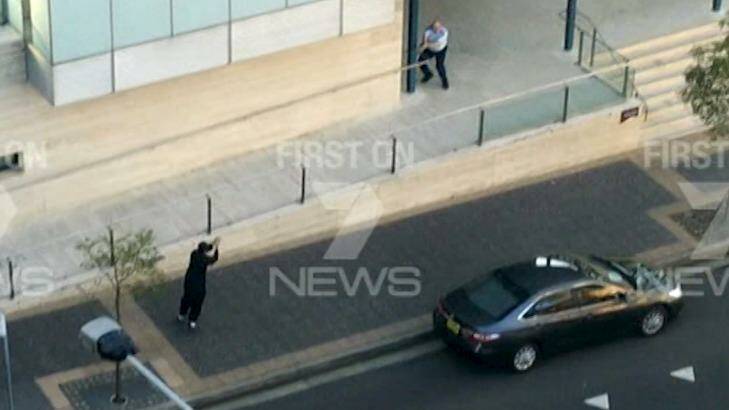 Footage of Farhad Jabar aiming his gun at a police officer. Photo: Seven News