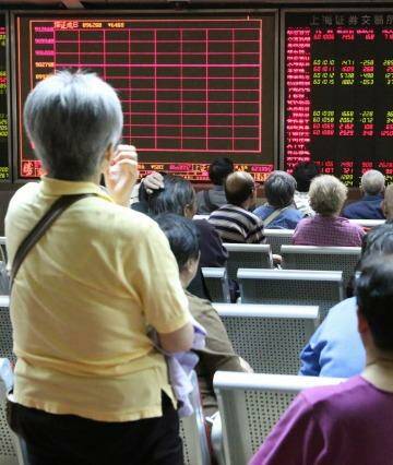 Investors at the China Securities office in Beijing watch closely as the sharemarket opens. Photo: 5iphoto