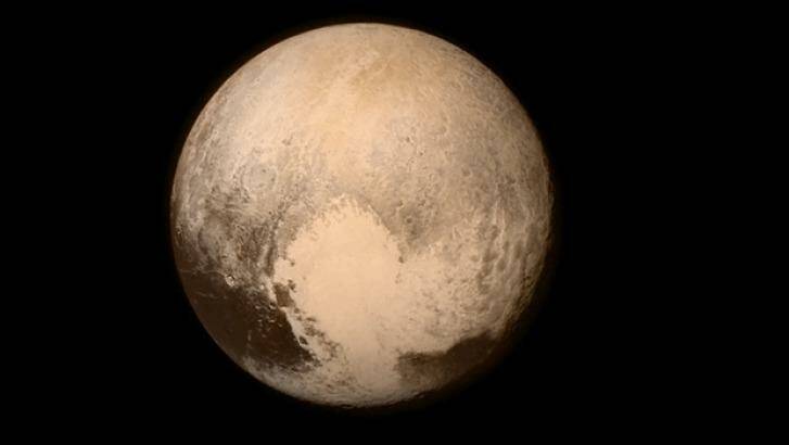 The first close-up picture of Pluto taken by New Horizons, showing the heart-shaped region named the Tombaugh Regio. Photo:  NASA/APL/SwRI