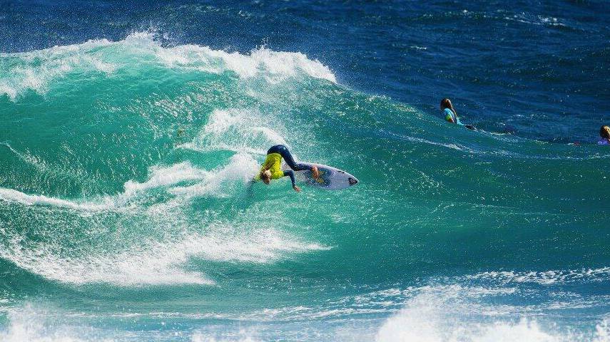 Reigning world champion Carissa Moora took on Alessa Quizon and Gracetown local Laura Macauley in Heat 3 of the Margaret River Pro. Photo: ASP/Twitter.