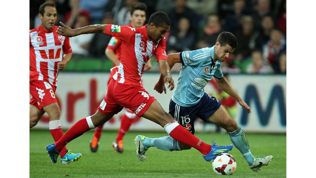 Patrick Gerhardt of the Heart and Joel Chianese of Sydney contest the ball during the round six A-League match between the Melbourne Heart and Sydney FC. Photo: Getty Images.